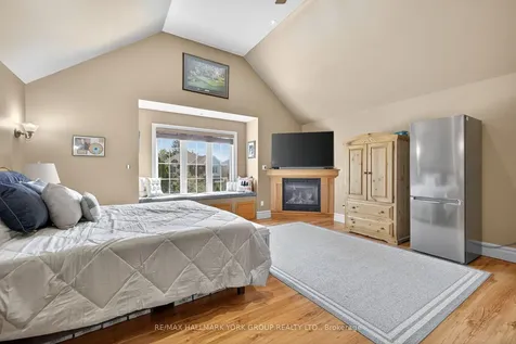 2 Hadley Court Aurora ON L4G 7E5