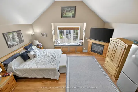 2 Hadley Court Aurora ON L4G 7E5