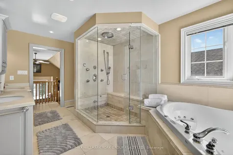 2 Hadley Court Aurora ON L4G 7E5