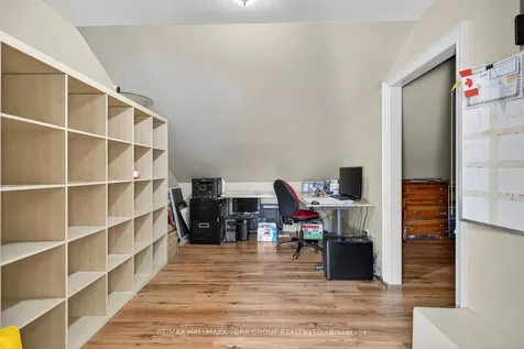 2 Hadley Court Aurora ON L4G 7E5