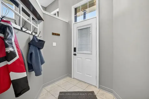 2 Hadley Court Aurora ON L4G 7E5