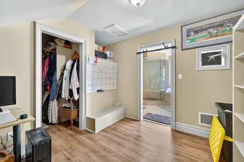 2 Hadley Court Aurora ON L4G 7E5