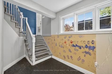 2 Hadley Court Aurora ON L4G 7E5