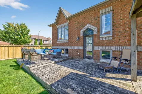 2 Hadley Court Aurora ON L4G 7E5