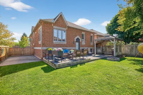 2 Hadley Court Aurora ON L4G 7E5