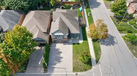 2 Hadley Court Aurora ON L4G 7E5