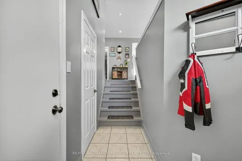 2 Hadley Court Aurora ON L4G 7E5