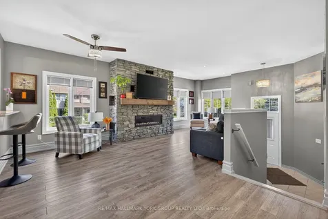 2 Hadley Court Aurora ON L4G 7E5