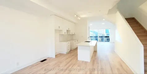 20 Chestnut Court Aurora ON L4G 4A4