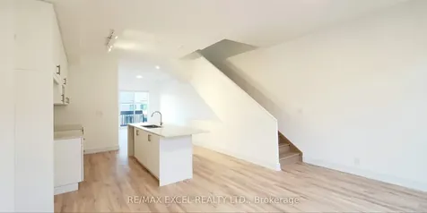 20 Chestnut Court Aurora ON L4G 4A4