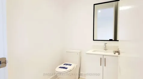 20 Chestnut Court Aurora ON L4G 4A4