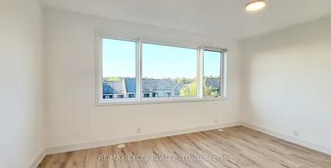 20 Chestnut Court Aurora ON L4G 4A4