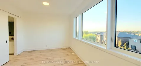 20 Chestnut Court Aurora ON L4G 4A4