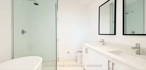 20 Chestnut Court Aurora ON L4G 4A4