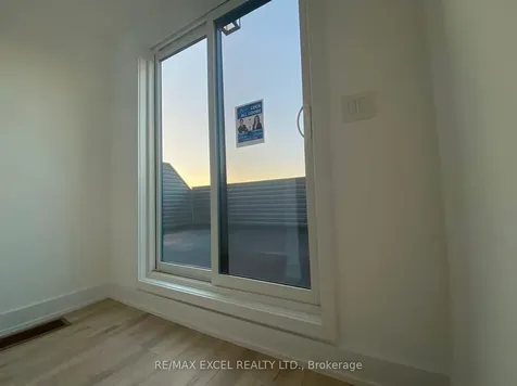 20 Chestnut Court Aurora ON L4G 4A4