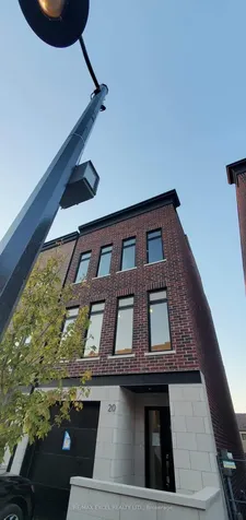 20 Chestnut Court Aurora ON L4G 4A4