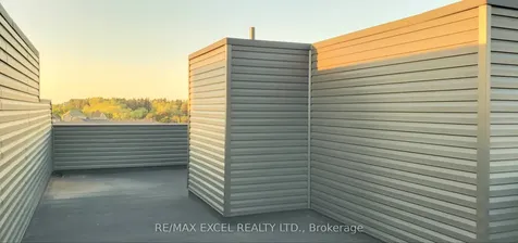 20 Chestnut Court Aurora ON L4G 4A4