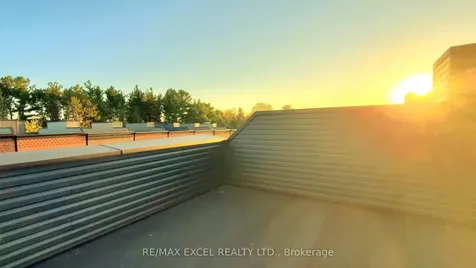 20 Chestnut Court Aurora ON L4G 4A4