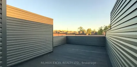 20 Chestnut Court Aurora ON L4G 4A4