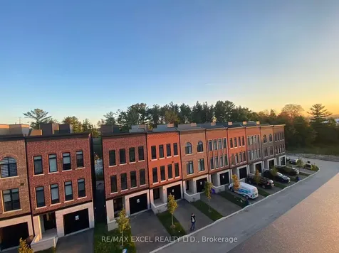 20 Chestnut Court Aurora ON L4G 4A4