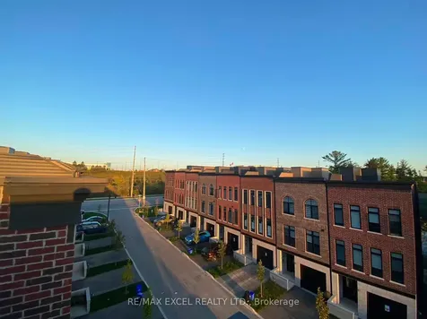 20 Chestnut Court Aurora ON L4G 4A4