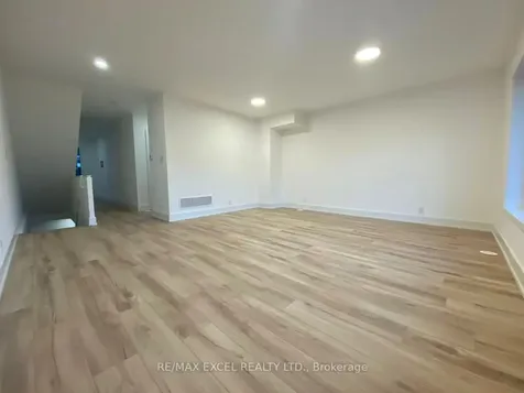 20 Chestnut Court Aurora ON L4G 4A4