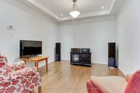 20 Clifford Dalton Drive Aurora ON L4G 0T6