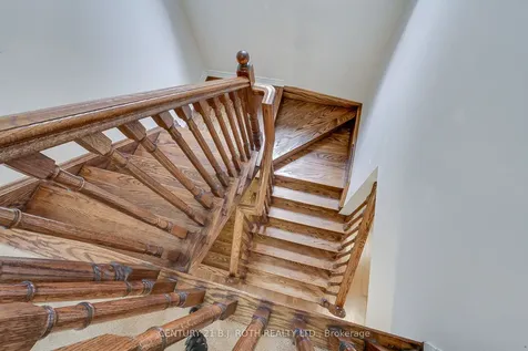 20 Clifford Dalton Drive Aurora ON L4G 0T6