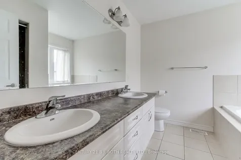 20 Clifford Dalton Drive Aurora ON L4G 0T6