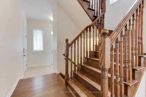 20 Clifford Dalton Drive Aurora ON L4G 0T6