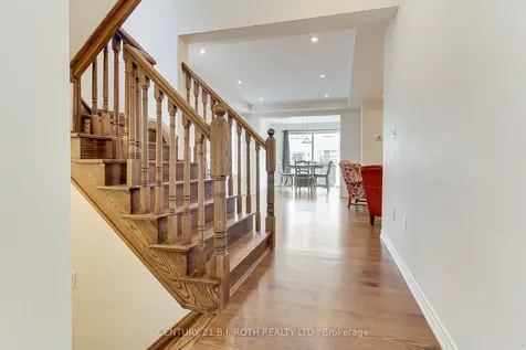 20 Clifford Dalton Drive Aurora ON L4G 0T6