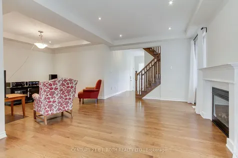 20 Clifford Dalton Drive Aurora ON L4G 0T6