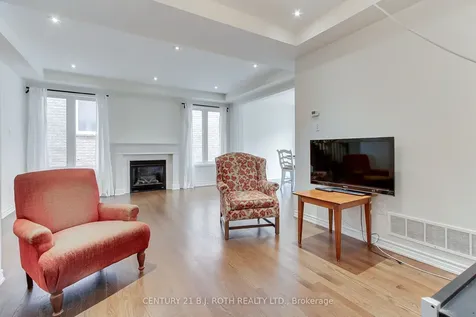 20 Clifford Dalton Drive Aurora ON L4G 0T6