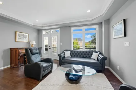 118 Chapman Court Aurora ON L4G 0E2