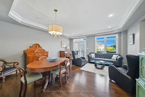 118 Chapman Court Aurora ON L4G 0E2