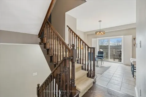 118 Chapman Court Aurora ON L4G 0E2