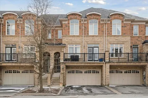 118 Chapman Court Aurora ON L4G 0E2