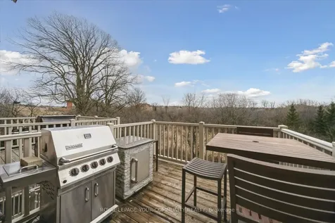 118 Chapman Court Aurora ON L4G 0E2