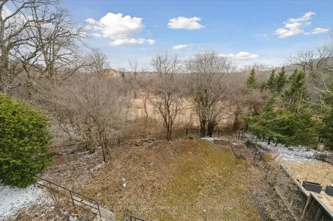 118 Chapman Court Aurora ON L4G 0E2