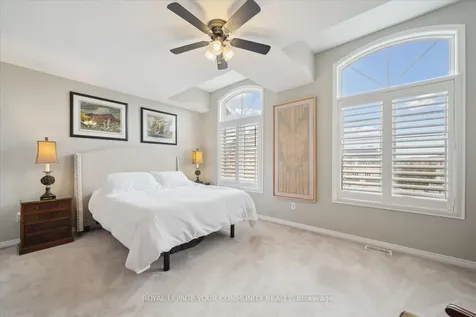 118 Chapman Court Aurora ON L4G 0E2