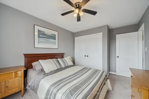 118 Chapman Court Aurora ON L4G 0E2