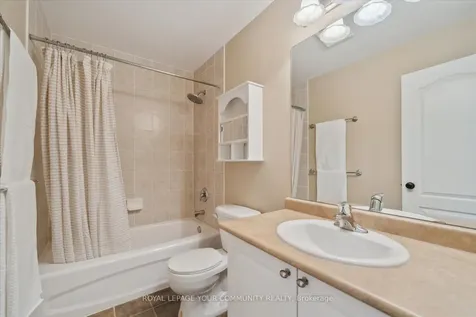 118 Chapman Court Aurora ON L4G 0E2