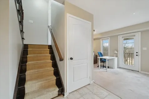 118 Chapman Court Aurora ON L4G 0E2