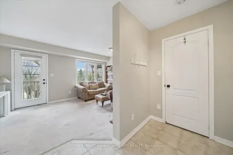 118 Chapman Court Aurora ON L4G 0E2