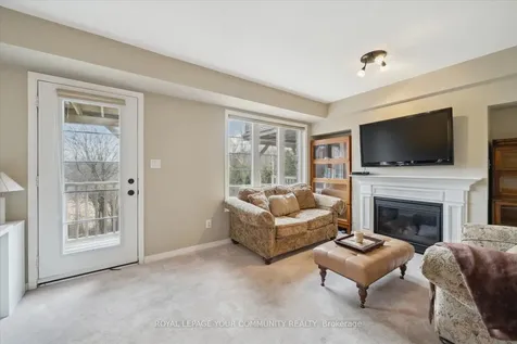 118 Chapman Court Aurora ON L4G 0E2