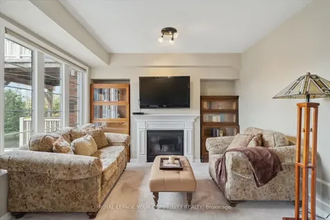 118 Chapman Court Aurora ON L4G 0E2