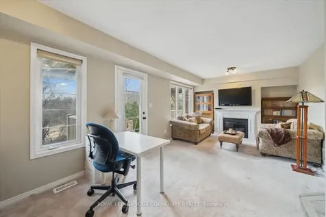 118 Chapman Court Aurora ON L4G 0E2