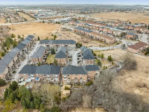 118 Chapman Court Aurora ON L4G 0E2