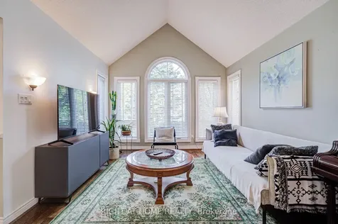 128 Carlyle Crescent Aurora ON L4G 6P7