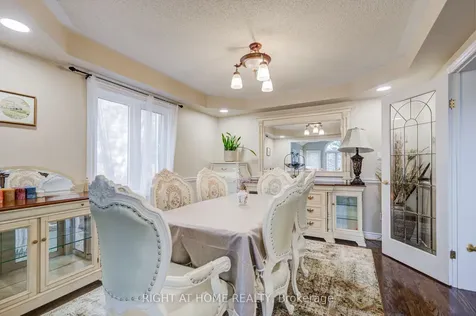 128 Carlyle Crescent Aurora ON L4G 6P7